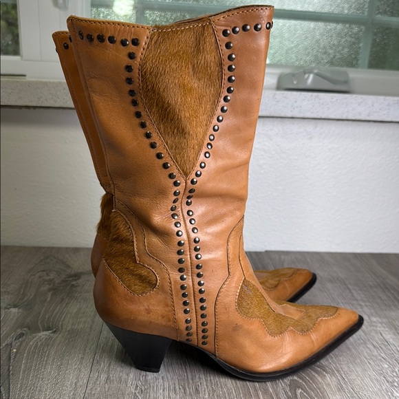 PAZZO Shoes - PAZZO Brown Heeled Boots with Rustic Western Charm